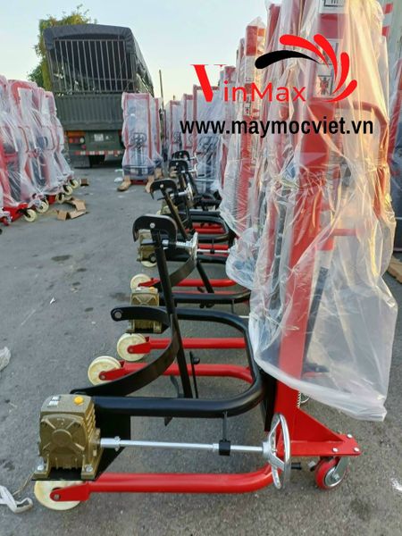 Xe nâng quay đổ thùng phuy VM350