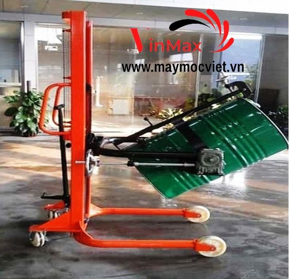 Xe nâng quay đổ thùng phuy VM350