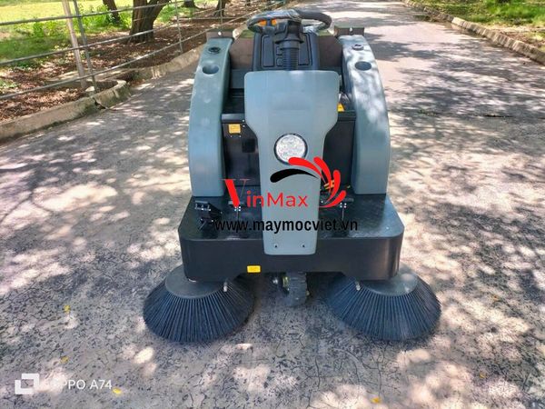 Máy quét rác ngồi lái Kumisai KMS-1350E