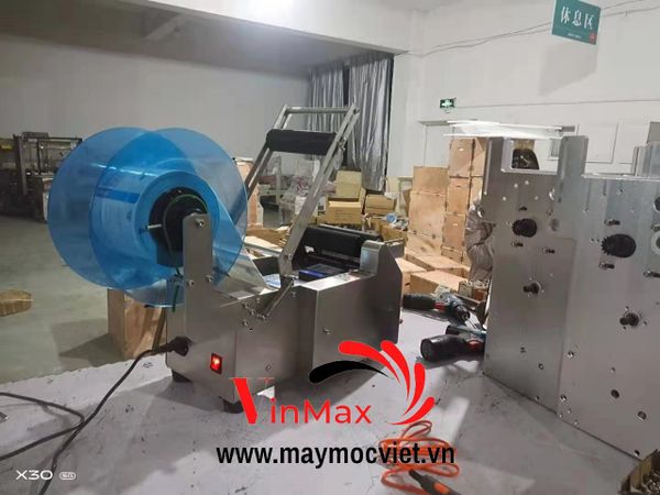 Máy dán nhãn tem decal chai tròn bán tự động VMDT50