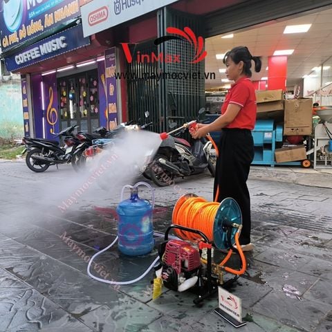 Máy phun thuốc gắn rulo cuốn dây GX35