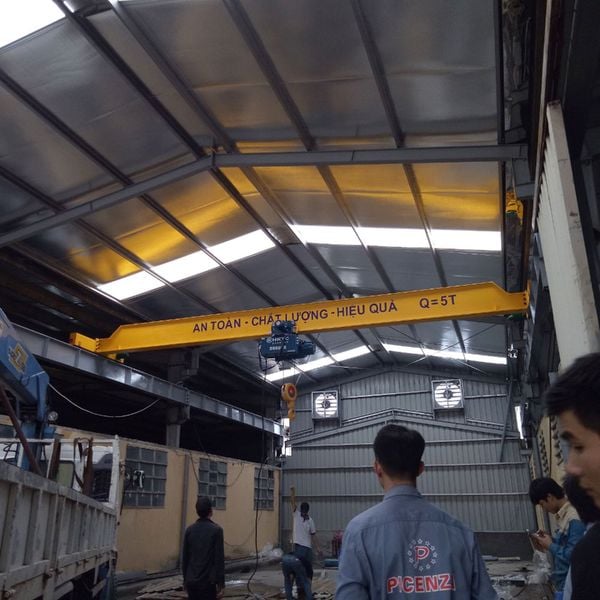  Cầu trục 5 tấn khẩu độ 9,6m 