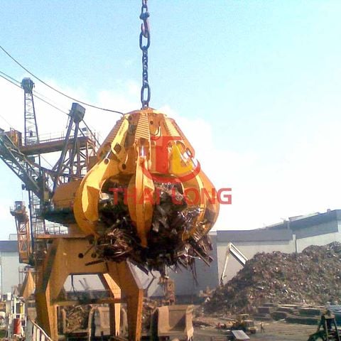 gầu ngoạm thủy lực gắp phế liệu1