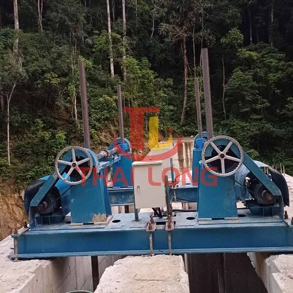 trục vít 50 tấn 8