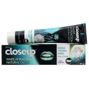 Kem đánh răng Closeup trắng răng tự nhiên than hoạt tính mới