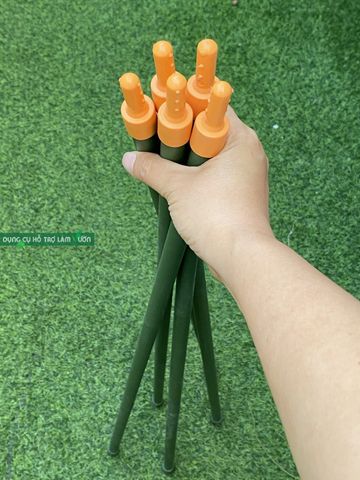  Ống thép bọc nhựa Daim phi 16 có đầu nối dài 2 ống lại với nhau 