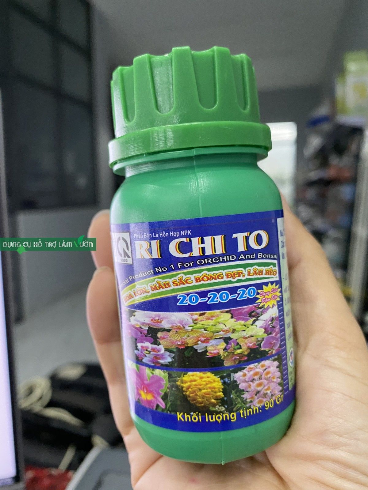  Phân NPK 20-20-20 chai 90gram giúp hoa lớn, màu sắc đẹp, lâu tàn 
