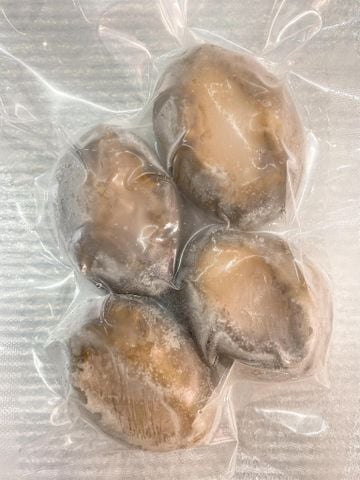 アワビ 4個 韓国産 - Abalone