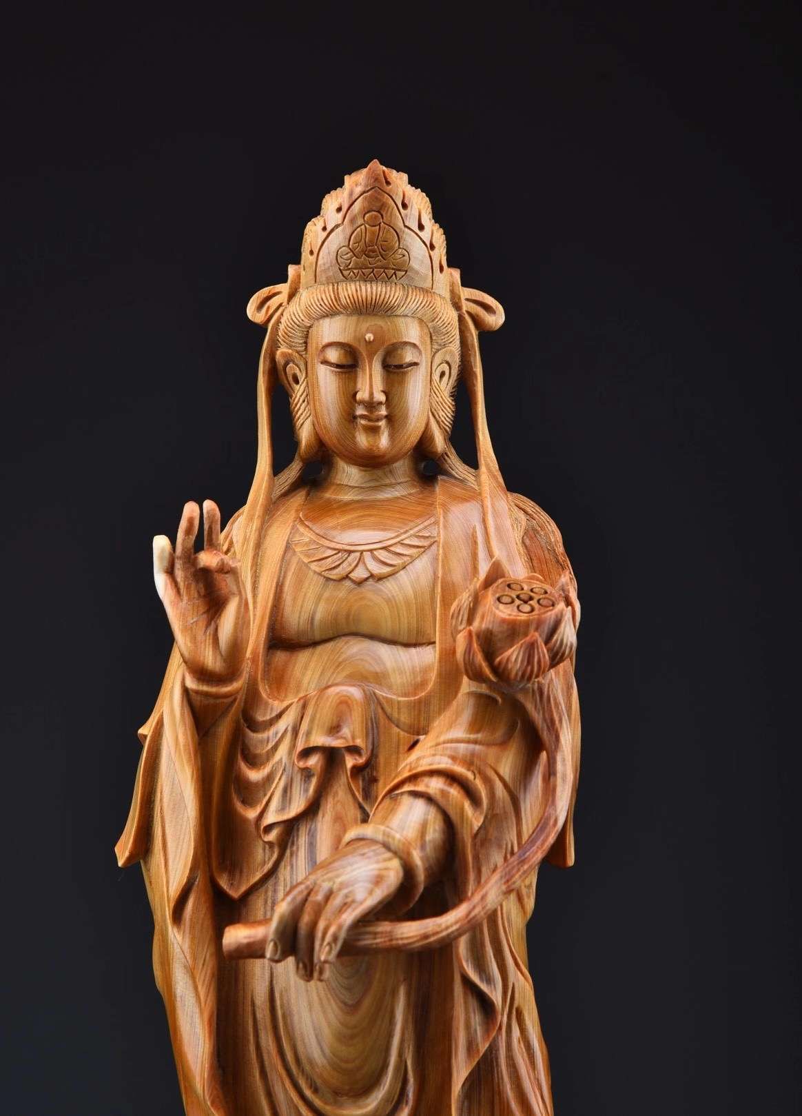 Tượng Đại Thế Chí Bồ Tát gỗ nhai bách