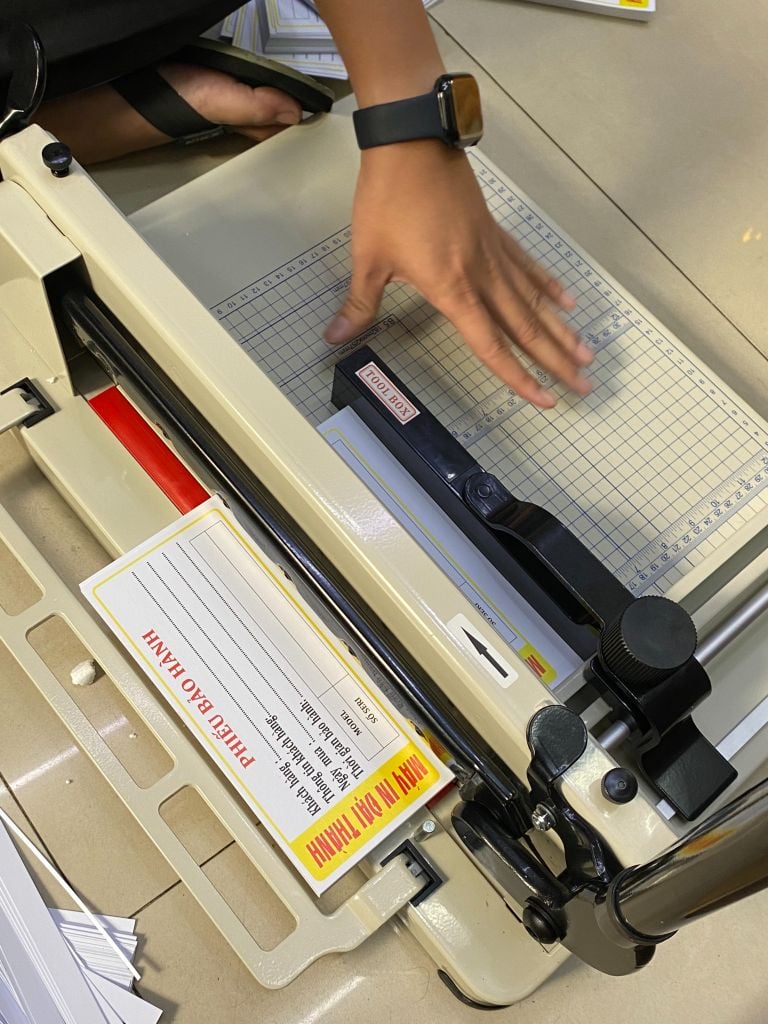 Bàn Cắt Giấy YG 858 A4 - 500 Trang