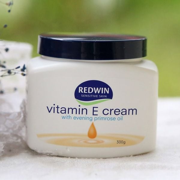 Kem dưỡng ẩm Redwin Vitamin E cream Úc