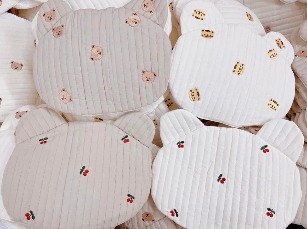 Gối thêu hình gấu	 Hàn 0195