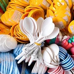 Thìa ăn nhựa trơn Thái cỡ nhỏ