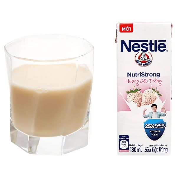 Sữa nước Nestle NutriStrong 180ml dâu trắng (vỉ 4 hộp)