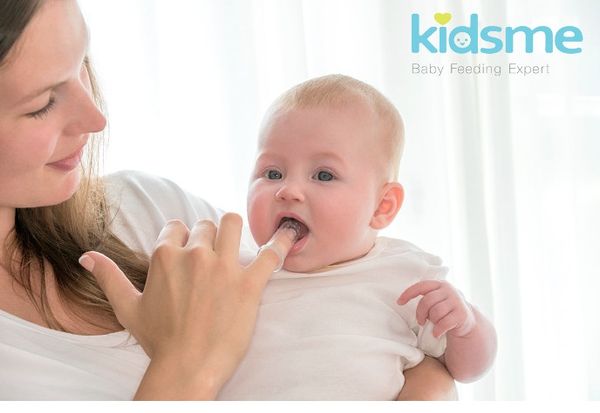 Bàn chải chà nướu Silicone kidsme