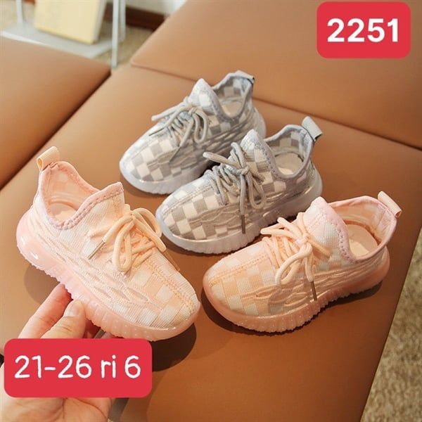 Giày thể thao Yeezy cho bé Hồng (Size 21)