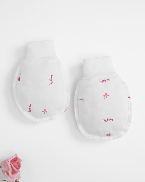 Set nón, bao tay bao chân in hoa hồng IQ Baby màu trắng (0 - 3 tháng)