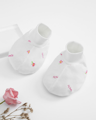 Set nón, bao tay bao chân in hoa hồng IQ Baby màu trắng (0 - 3 tháng)