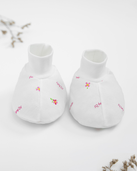 Set nón, bao tay bao chân in hoa hồng IQ Baby màu trắng (0 - 3 tháng)