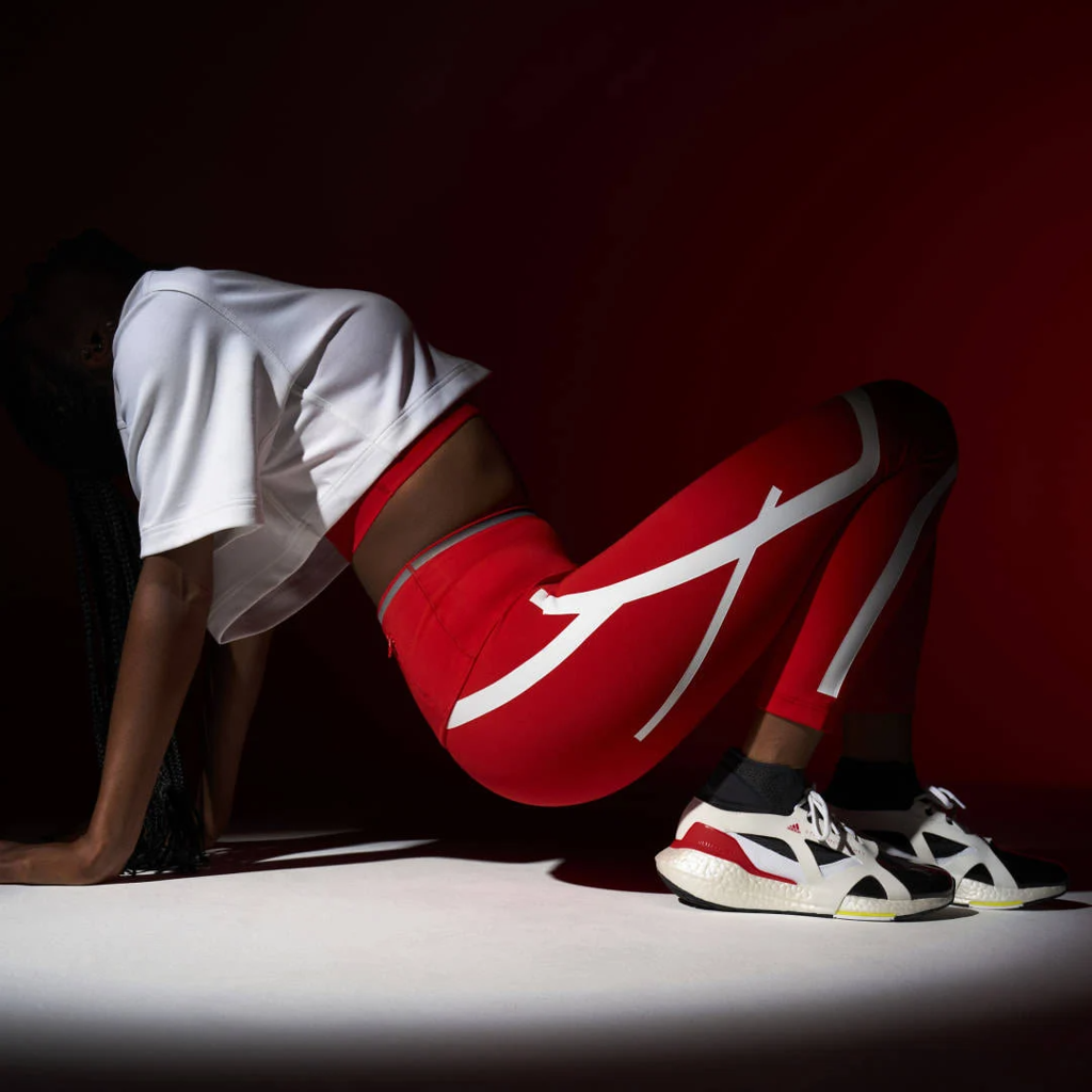 Selecting any of the buttons will update the larger main image.