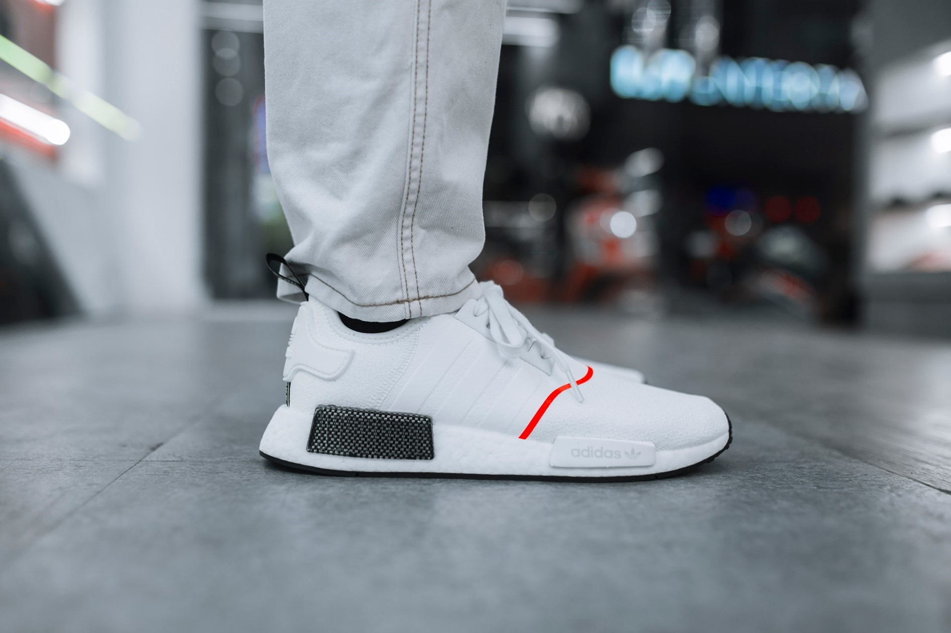 Giày Adidas NMD R1 'White Solar Red' EE5086 – Hệ thống phân phối Air Jordan  chính hãng
