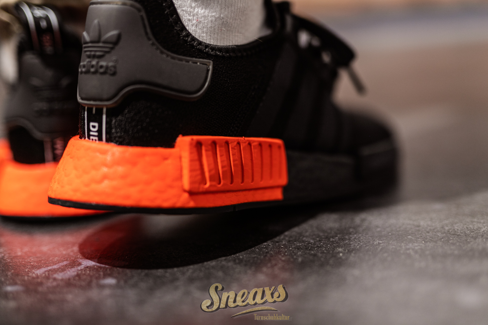 Giày Adidas NMD R1 Core Black 'Solar Red' EE5107 – Hệ thống phân phối Air  Jordan chính hãng