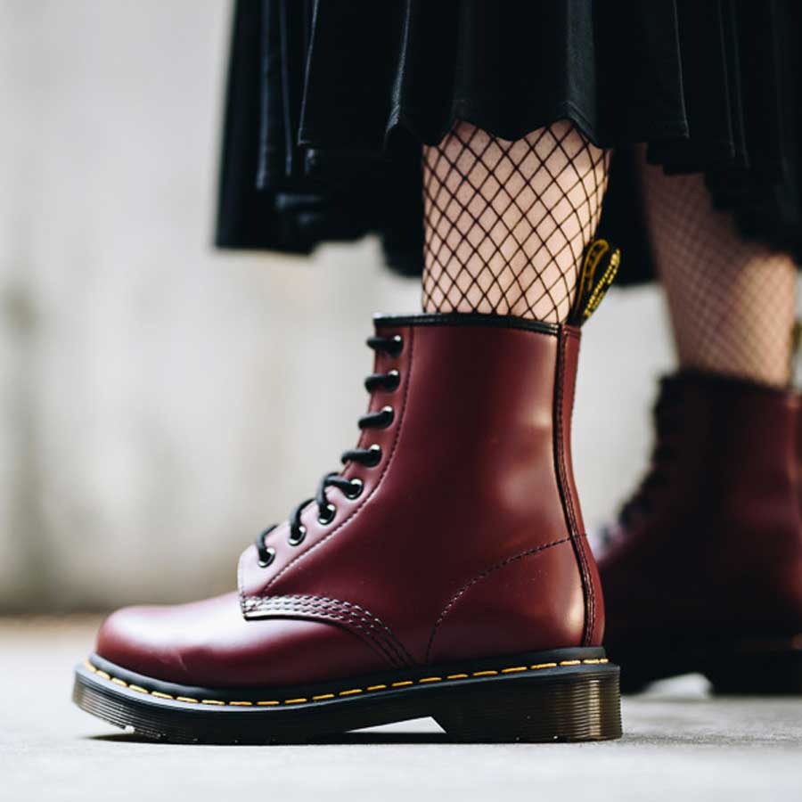 Мартинсы подошва. Dr. Martens ботинки 1460. Dr Martens 1460 Cherry Red. Dr Martens 1460 Cherry Red женские. Dr Martens 1460 ботинки женские.