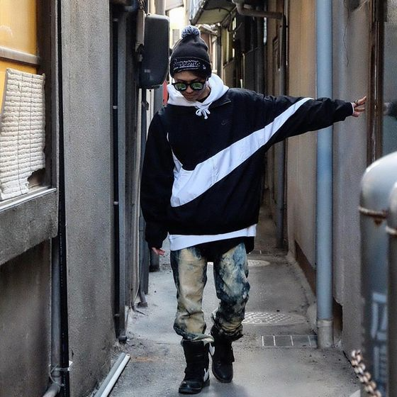 nike sportswear swoosh woven black windbreaker