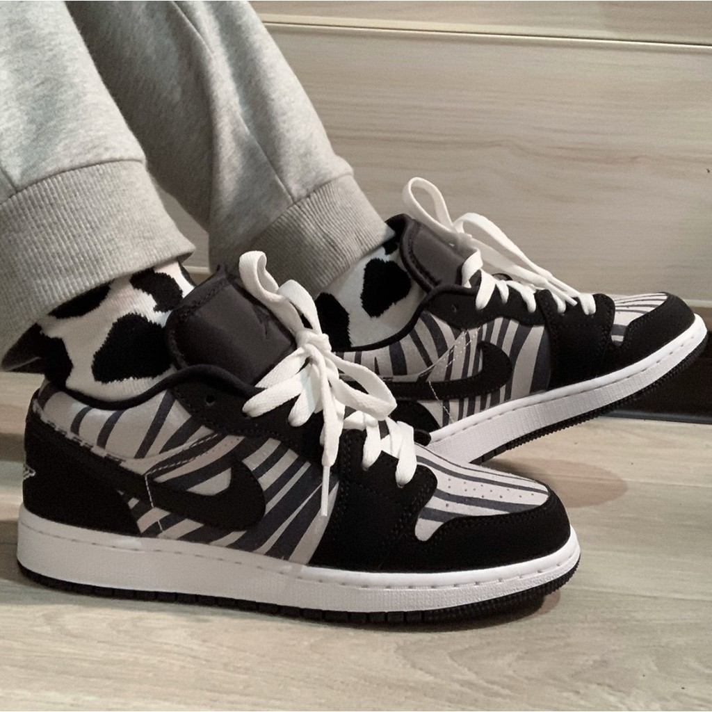 Giày Nike Air Jordan 1 Low GS 'Zebra' 553560-057 – Hệ thống phân phối Air  Jordan chính hãng