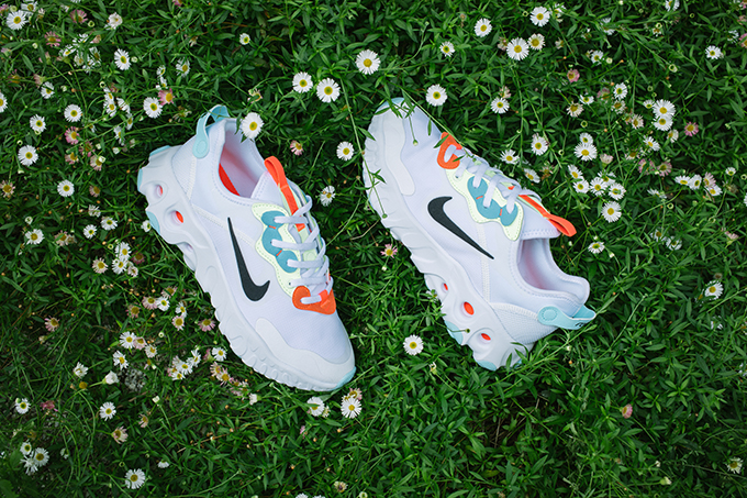 nike react art3mis white bright crimson