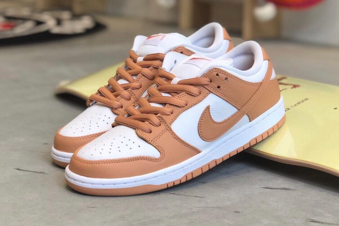 dunk low light cognac on feet