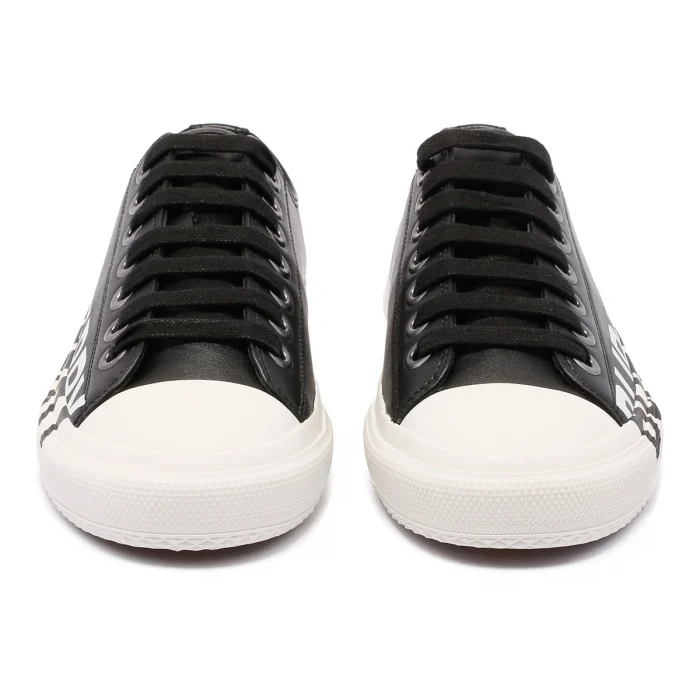 Giày Burberry Two-Tone Leather Sneakers 8019326 – Hệ thống phân phối Air  Jordan chính hãng