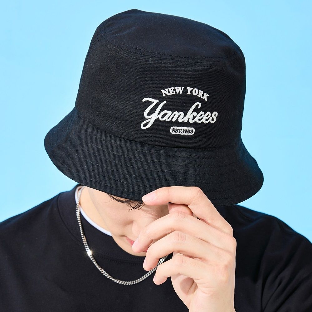 MLB Unisex Classic Monogram Jacquard Bucket Hat NY Yankees Beige