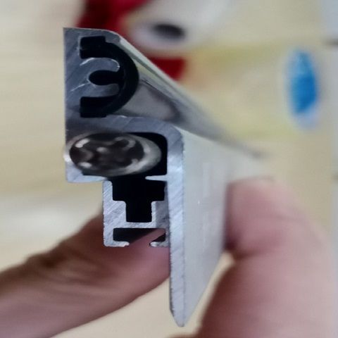 Thanh chắn bụi, cách âm, cách nhiệt, ngăn khói cho cửa (loại lắp bên ngoài - lắp dương)