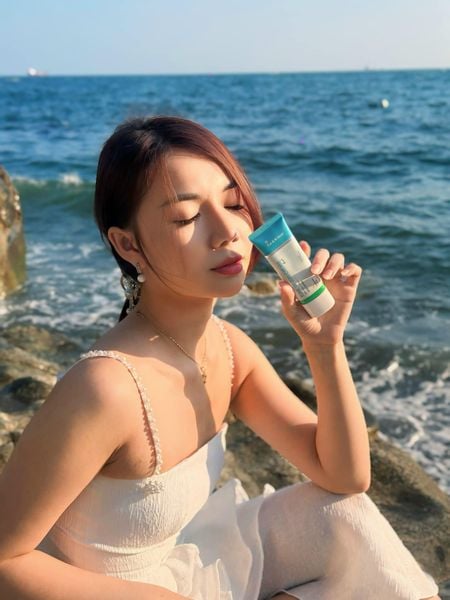 KEM CHỐNG NẮNG PHỔ RỘNG NÂNG TONE UP 3IN1 CO & KLEAR SPF 50+/PA++++ 50G