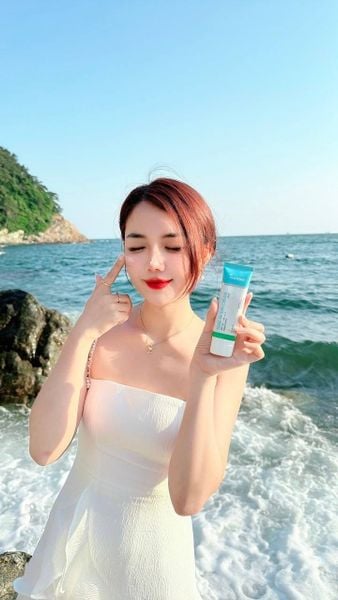 KEM CHỐNG NẮNG PHỔ RỘNG NÂNG TONE UP 3IN1 CO & KLEAR SPF 50+/PA++++ 50G