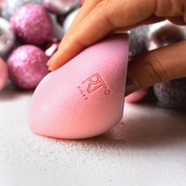 BÔNG MÚT TÁN PHẤN REAL TECHNIQUES MIRACLE POWDER SPONGE - MÀU HỒNG