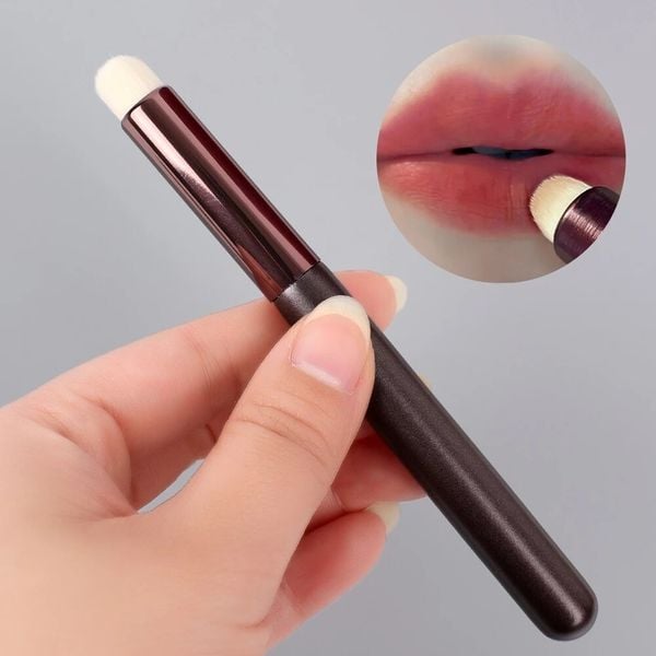CỌ TÁN SON MÔI ĐẦU TRÒN LÙN JARY ROUND HEADRED LIP BRUSH