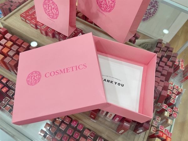 HỘP ĐỰNG QUÀ DNCOSMETICS MÀU HỒNG