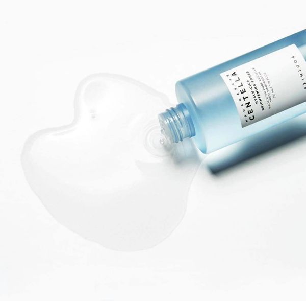 NƯỚC HOA HỒNG DƯỠNG ẨM & SÁNG DA SKIN1004 MADAGASCAR CENTELLA HYALU - CICA TONER 210ML
