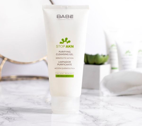 SỬA RỬA MẶT BABE STOP AKN PURIFYING CLEANSING GEL