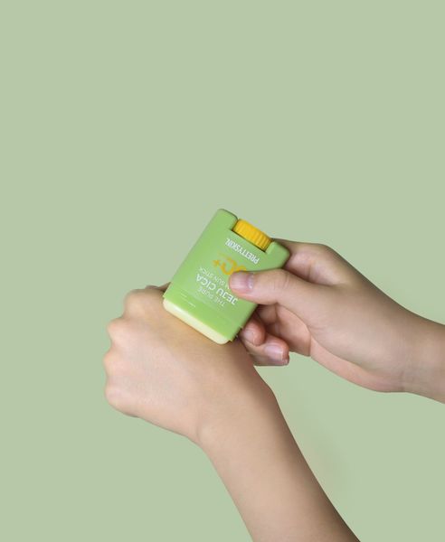 KEM CHỐNG NẮNG RAU MÁ PRETTY SKIN THE PURE JEJU CICA SEBUM SUN STICK DẠNG LĂN