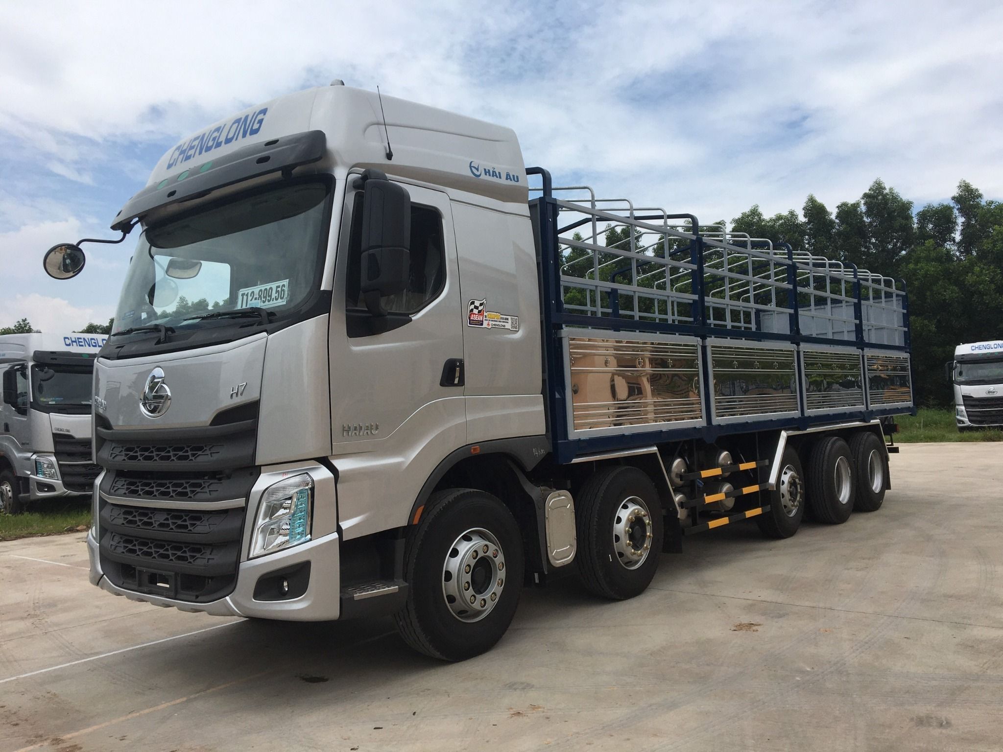  Xe Tải Thùng CHENGLONG H7 10X4 350HP 