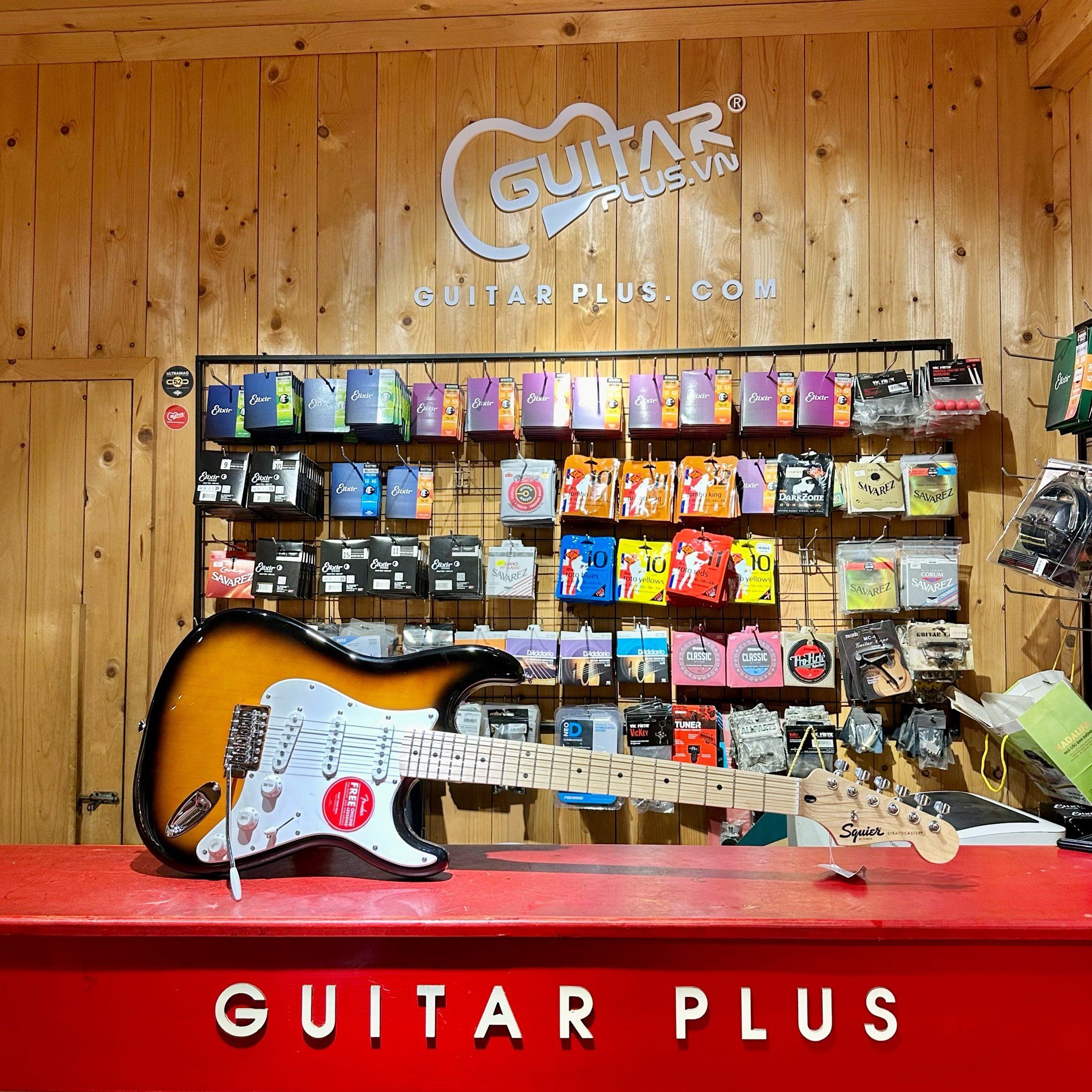  Guitar điện Squier Sonic SSS Maple Sunburst 