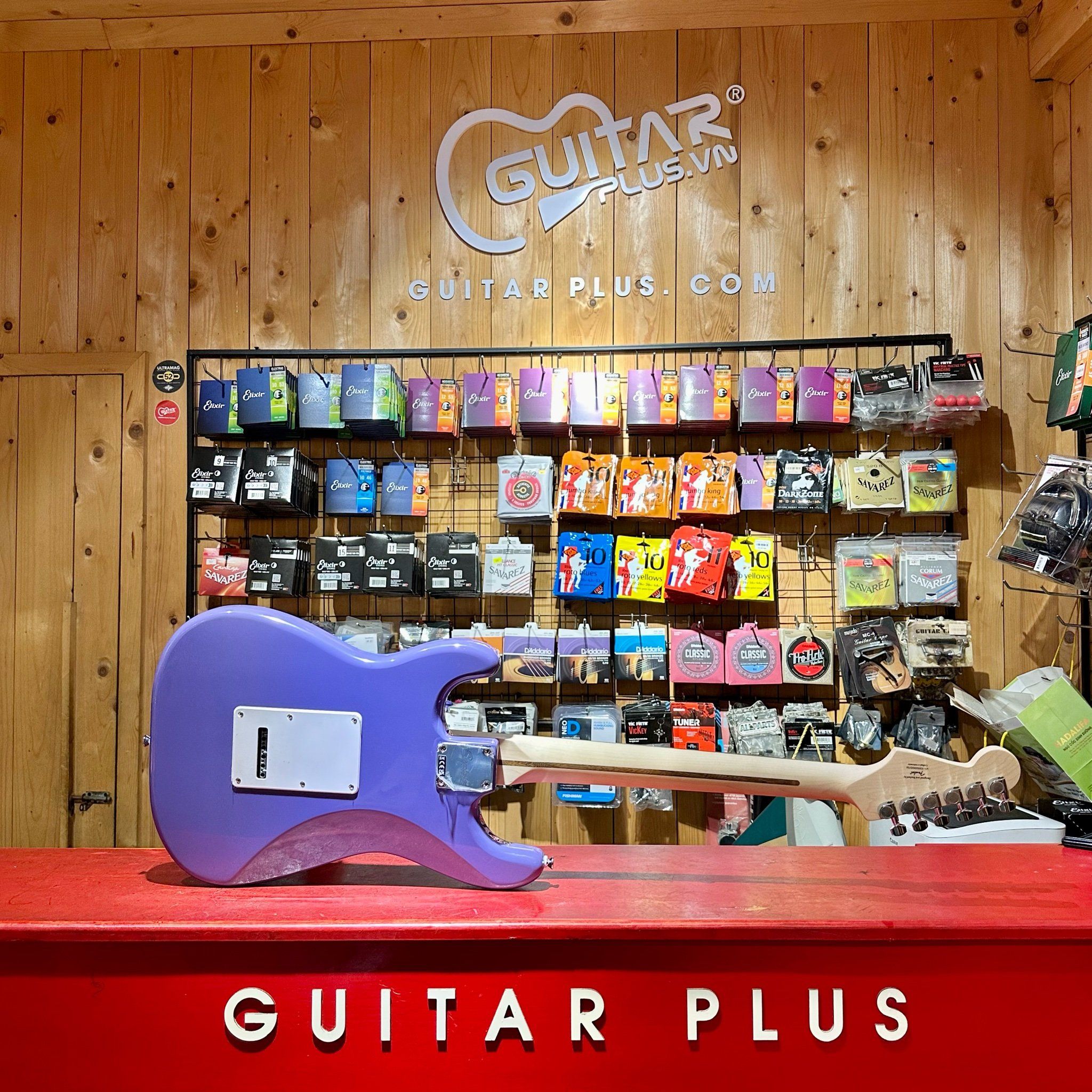  Guitar điện Squier Sonic SSS LRL Ultra Violet 