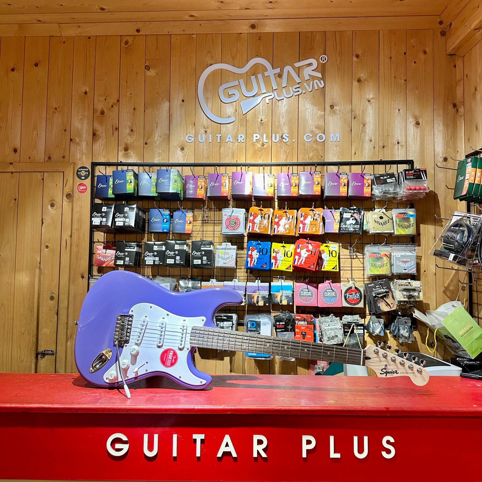  Guitar điện Squier Sonic SSS LRL Ultra Violet 