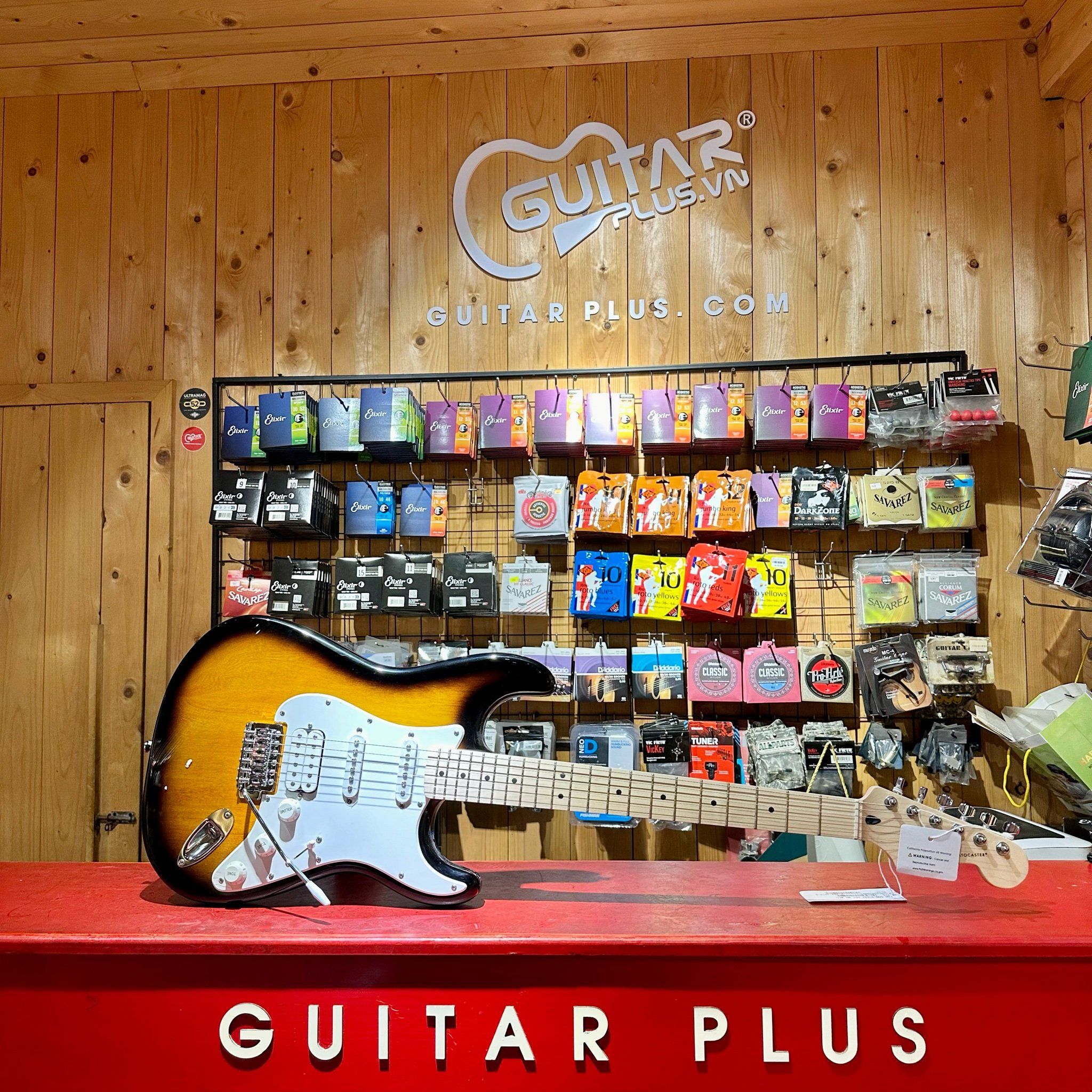  Guitar điện Squier Sonic HSS Maple Sunburst 