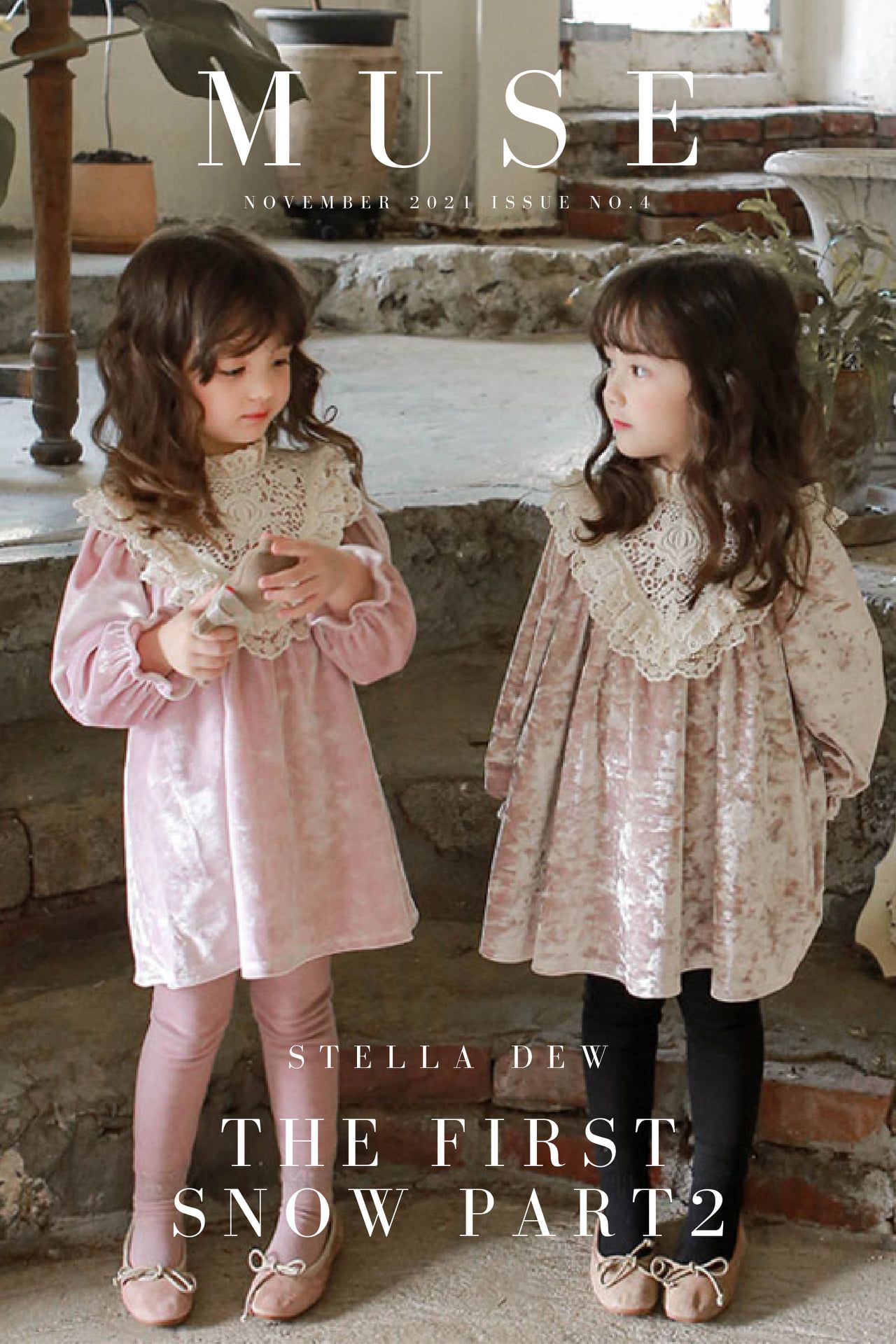 Váy Stella Dew nhung cổ ren