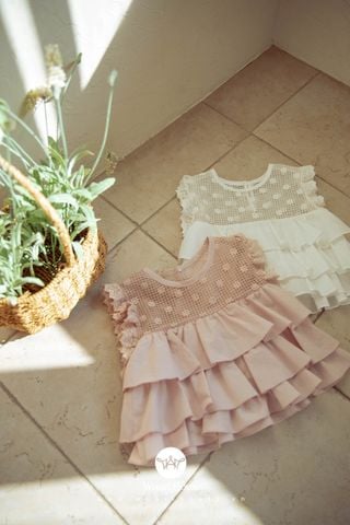 NN Áo Caresse ren ngực xếp tầng