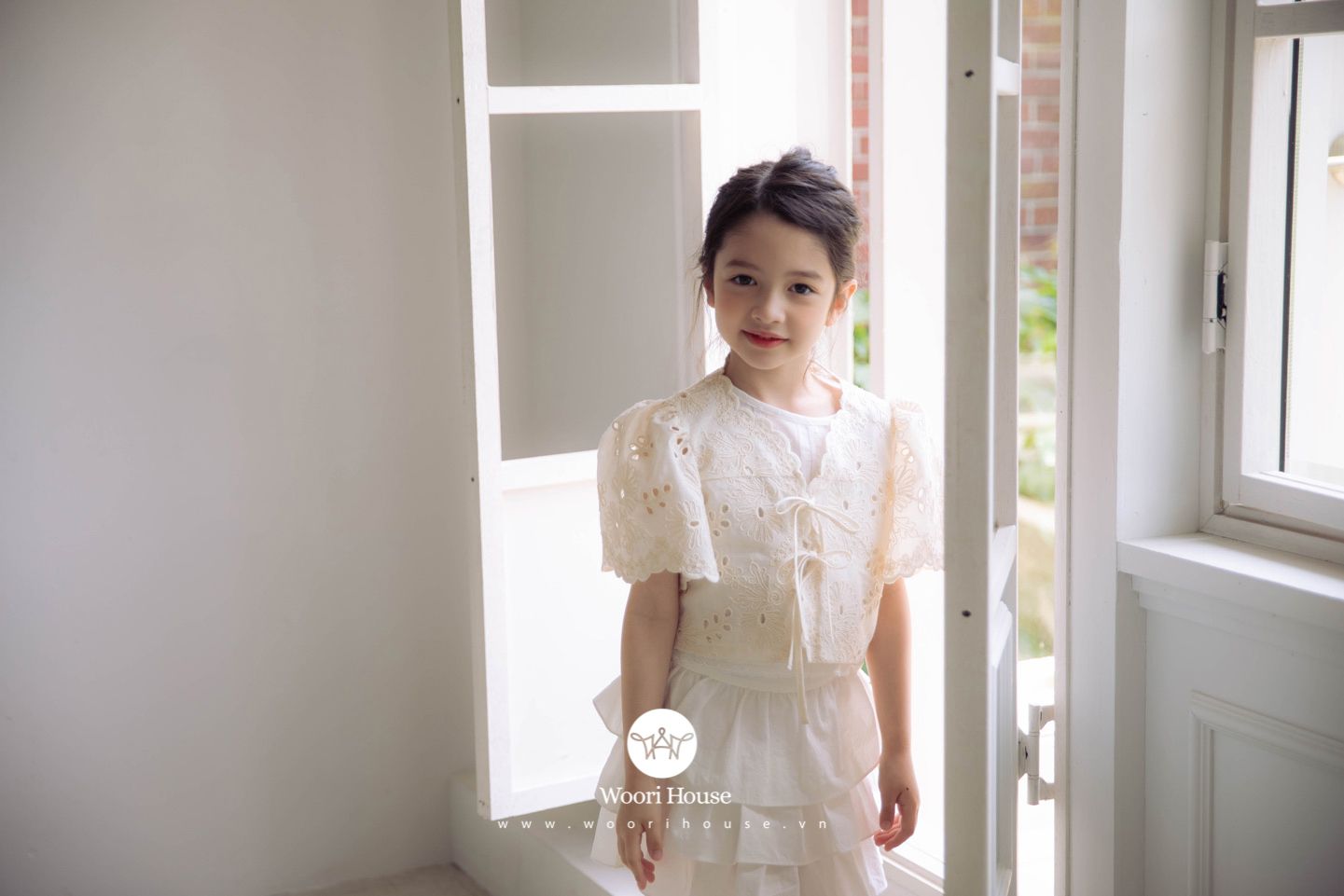 NN Áo cardigan Flower thêu ren